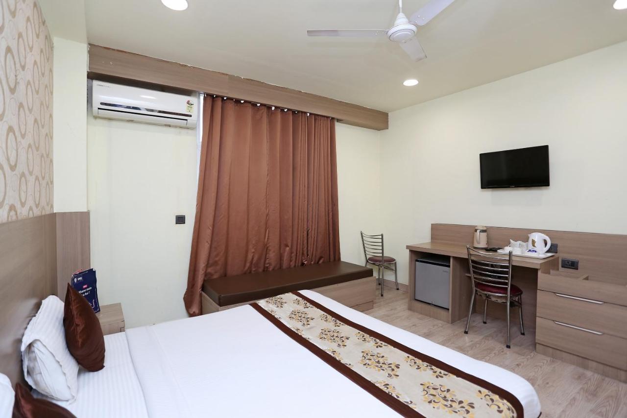 Capital O 5663 Gs Inn Chinhat Exterior foto